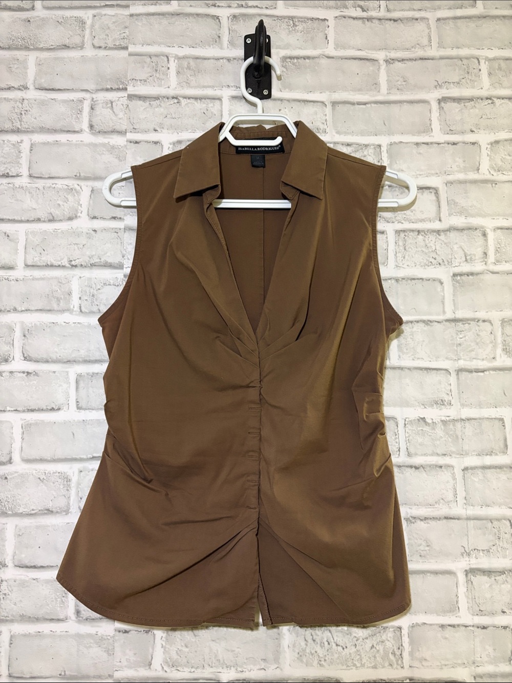 Isabella Rodriguez Sleeveless Brown Twist-Front Women's Top, medium